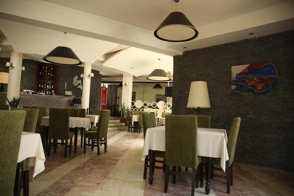 Sirena Hotel Tushemisht 外观 照片