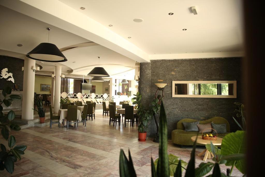 Sirena Hotel Tushemisht 外观 照片