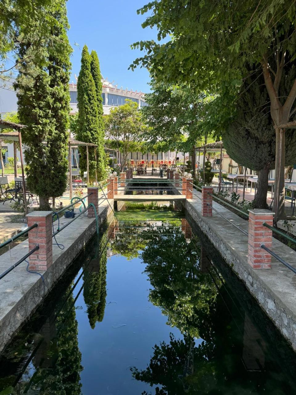 Sirena Hotel Tushemisht 外观 照片