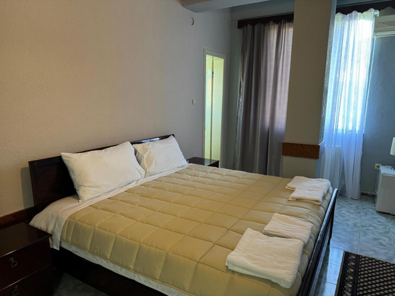 Sirena Hotel Tushemisht 外观 照片