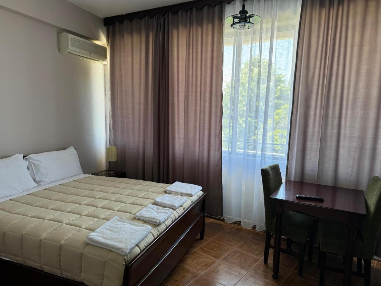 Sirena Hotel Tushemisht 外观 照片