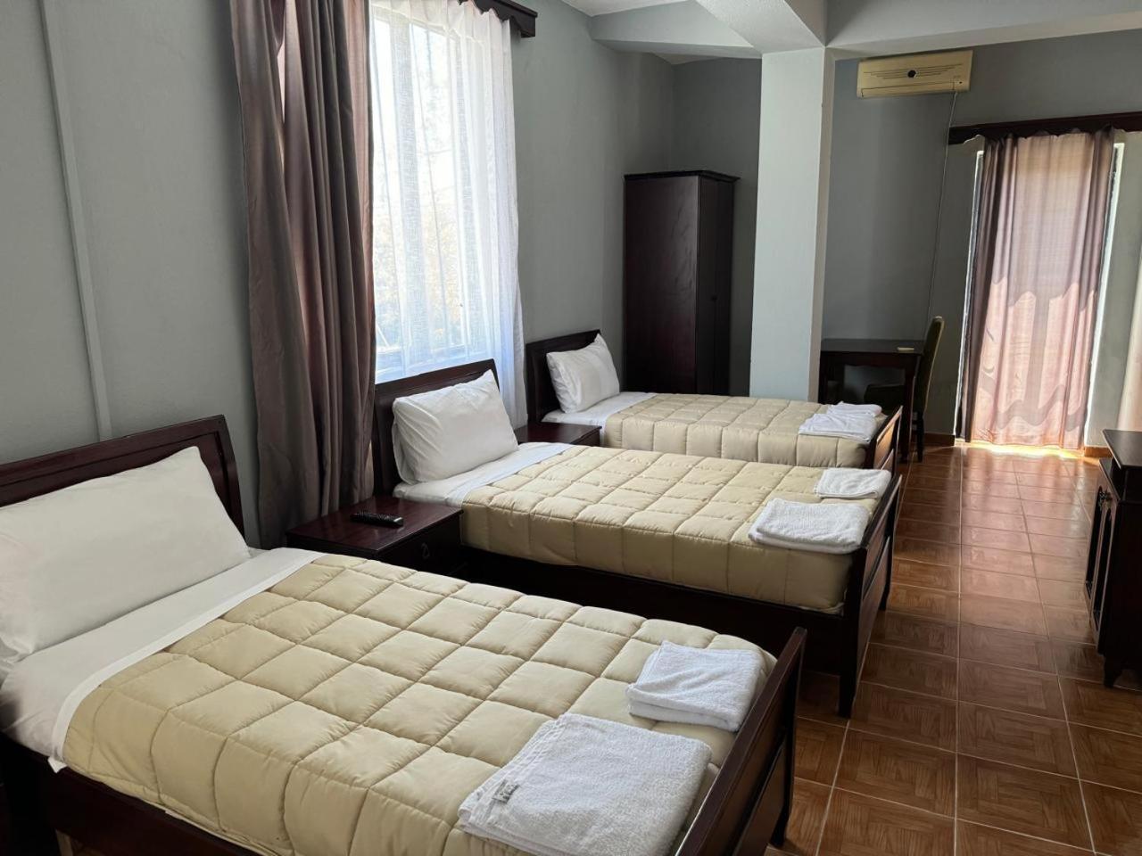 Sirena Hotel Tushemisht 外观 照片