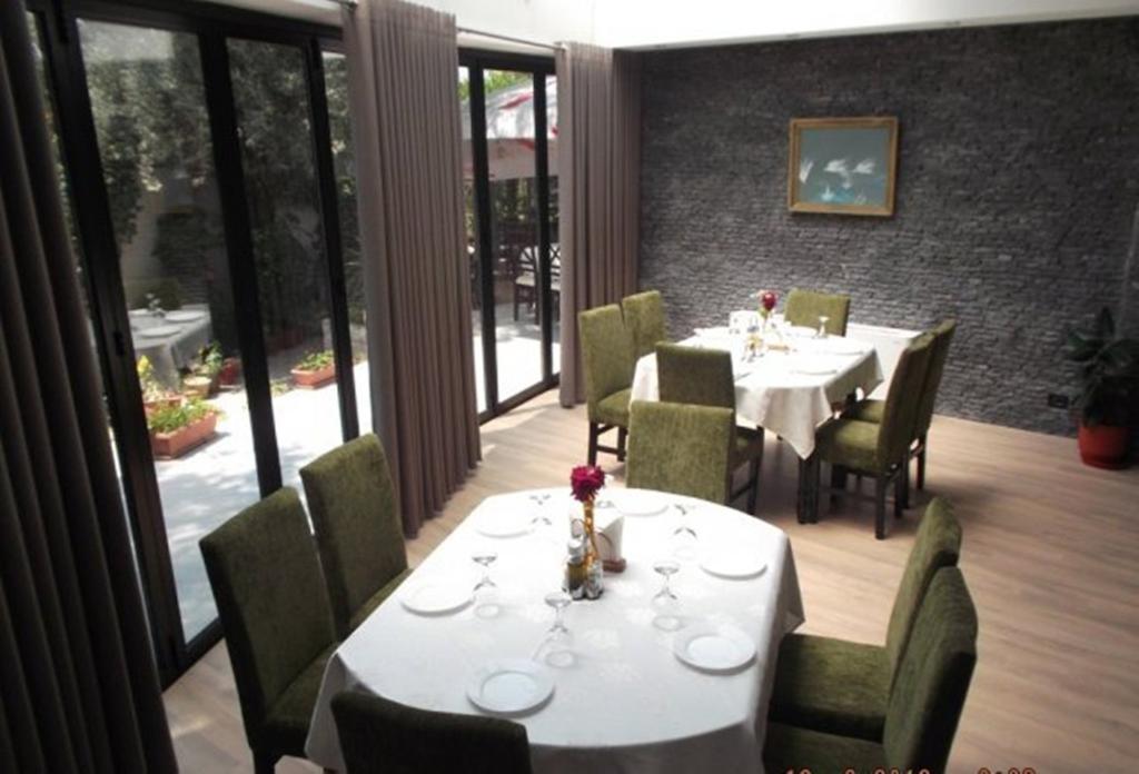 Sirena Hotel Tushemisht 外观 照片