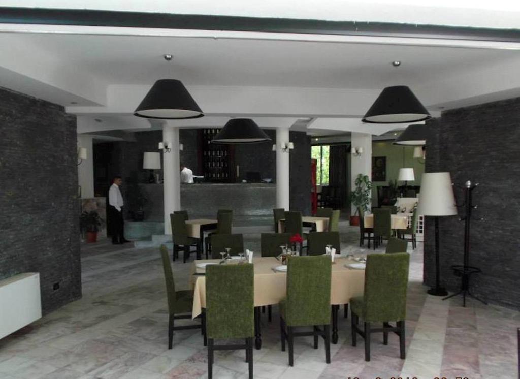Sirena Hotel Tushemisht 外观 照片