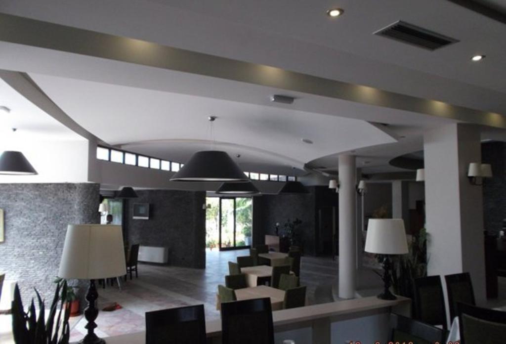 Sirena Hotel Tushemisht 外观 照片