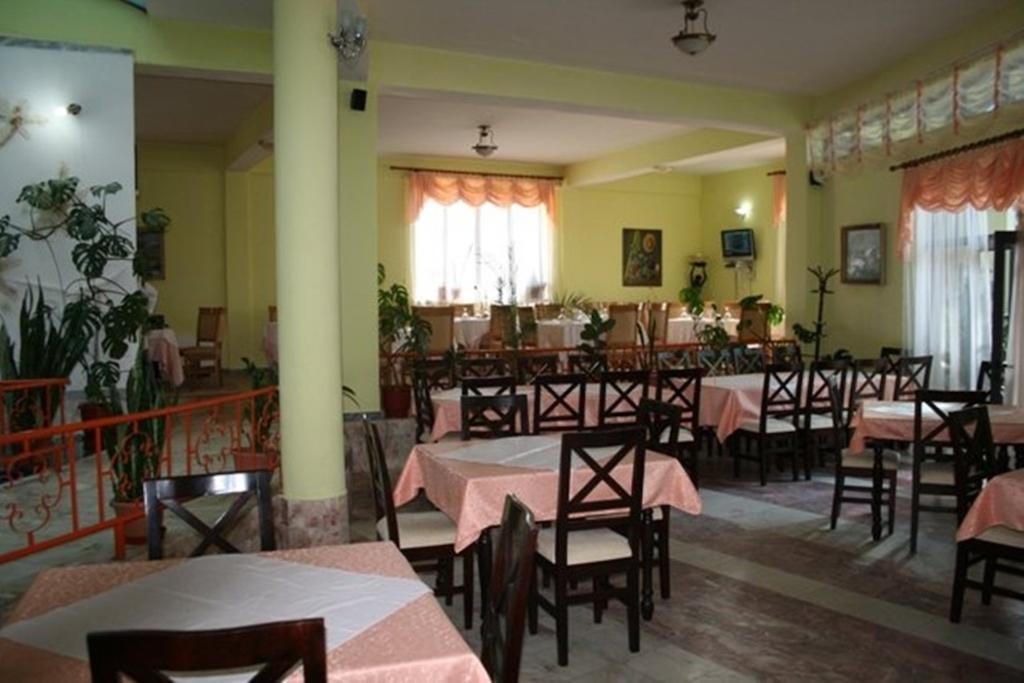 Sirena Hotel Tushemisht 外观 照片