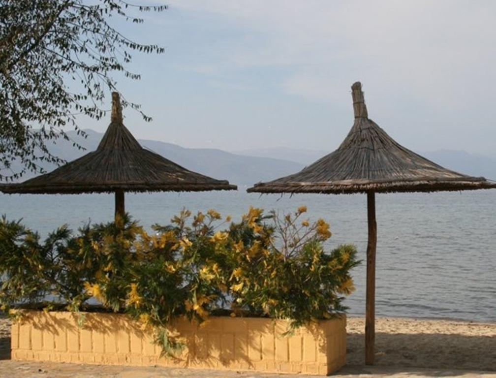 Sirena Hotel Tushemisht 外观 照片